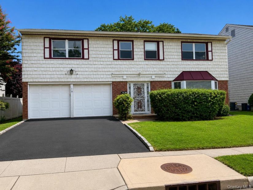 19 Valley Greens Drive, Valley Stream NY 11581