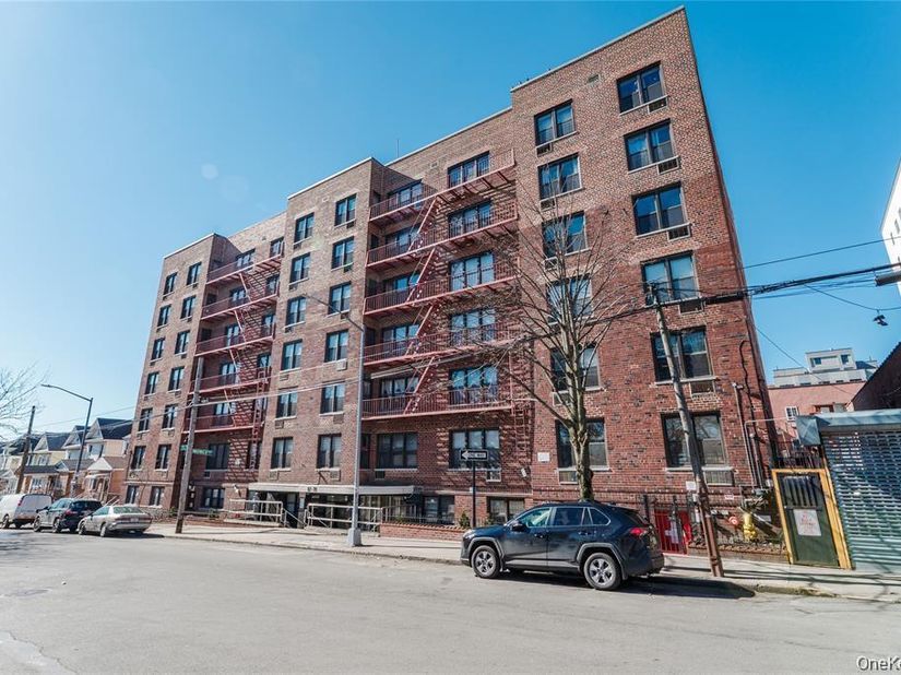 87-70 173rd St 7h, Jamaica NY 11432
