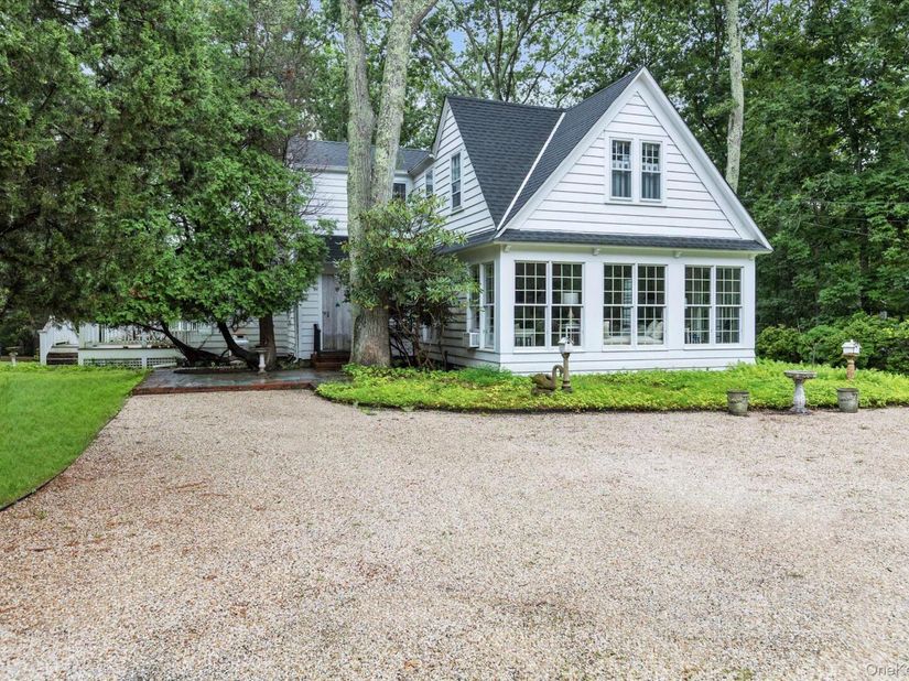 601 Water Mill Towd Road, Southampton NY 11968