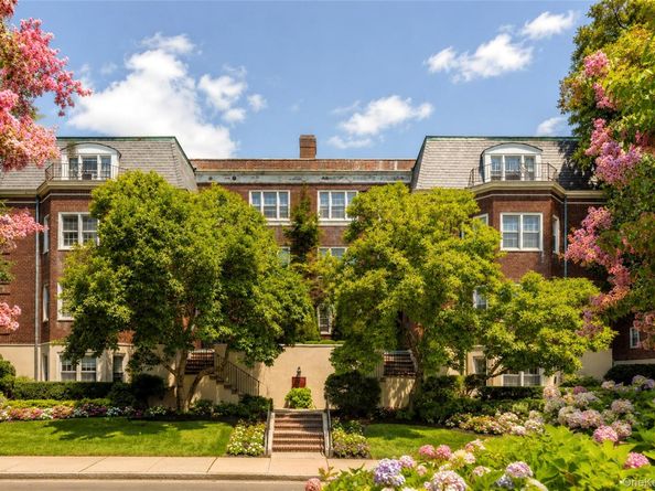 2 chateaux Circle 2E, Scarsdale NY 10583