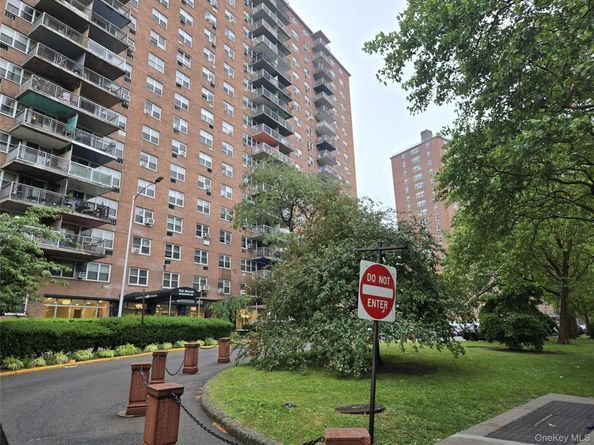 880 Boynton Avenue 9L, Bronx NY 10473