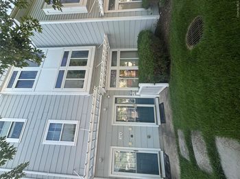 165 Commodore Circle W