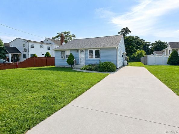 10 Midwood Place, Farmingville NY 11738