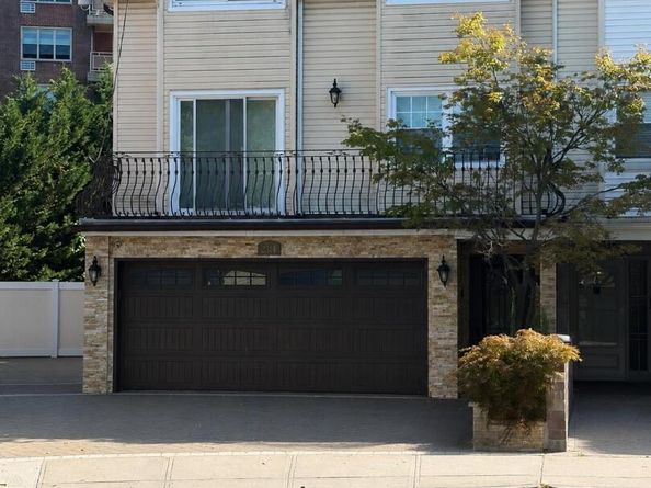 2314 215TH St, Bayside NY 11360