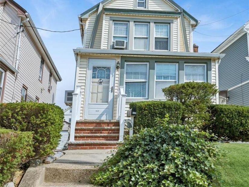93-27 207th Street, Queens Village NY 11428