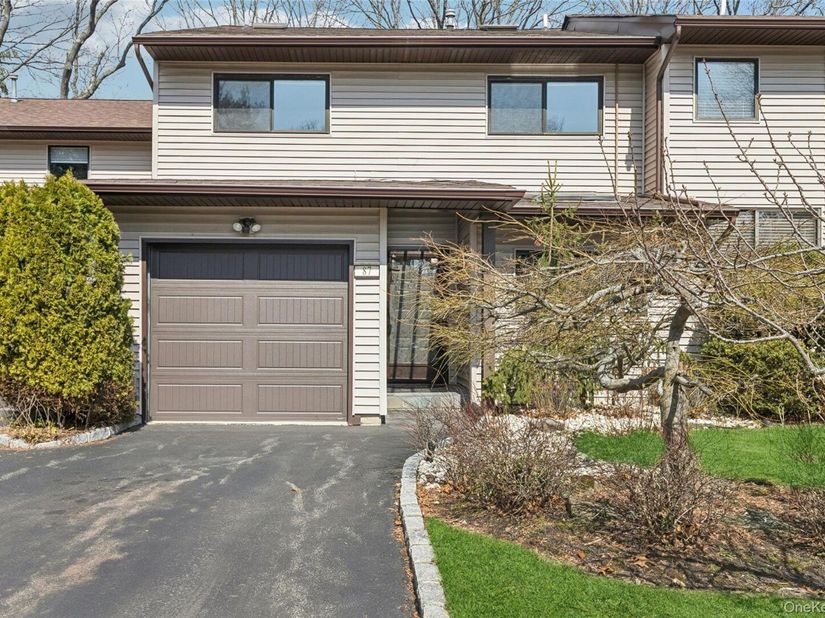 87 Northgate Circle, Melville NY 11747