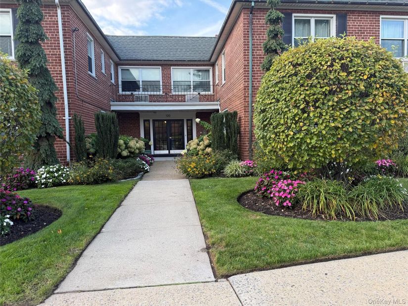 120 S Park Avenue 2B, Rockville Centre NY 11570