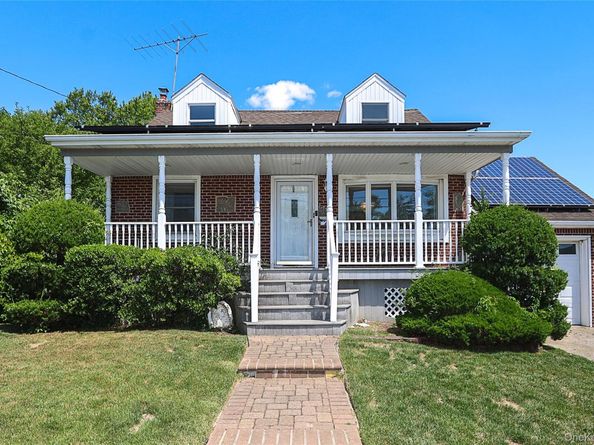 20 E Clearwater Road, Lindenhurst NY 11757