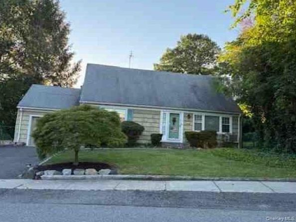 31 Glenwood Road, Glen Head NY 11545