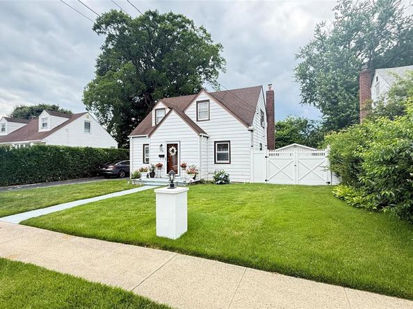 706 Partridge Avenue, West Hempstead NY 11552