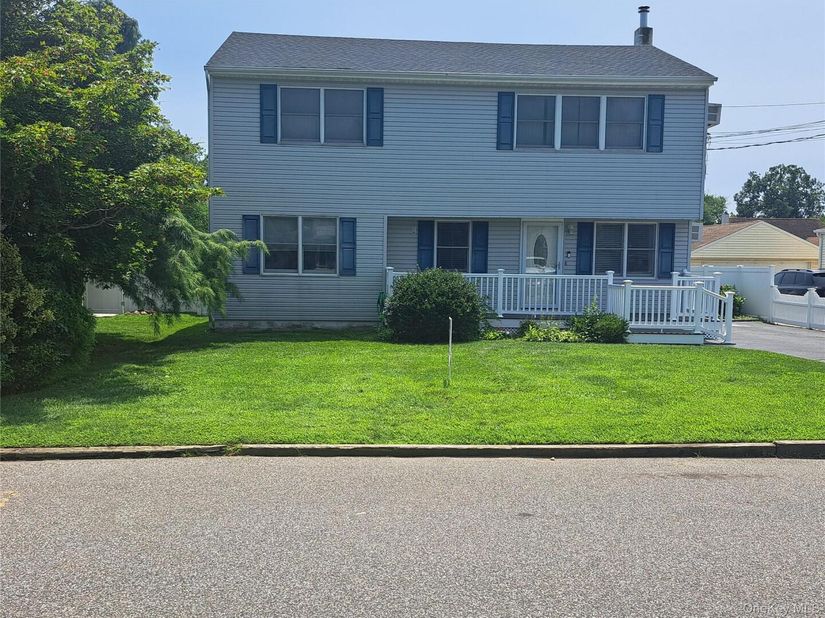 54 17th Street, West Babylon NY 11704