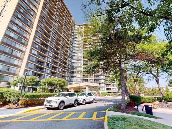 1 Bay Club Drive 17E, Bayside NY 11360