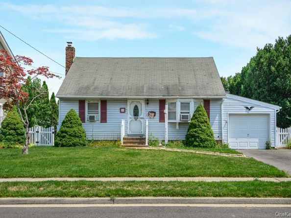 18 Plymouth Road, Massapequa NY 11758