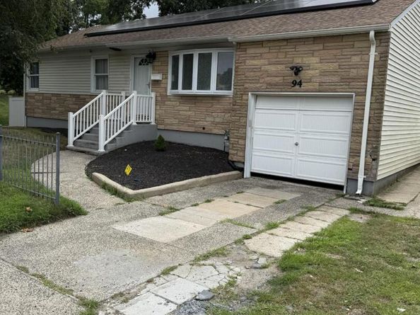 94 Indian Head Road, Kings Park NY 11754