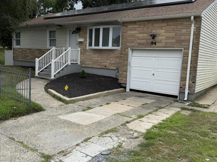 94 Indian Head Road, Kings Park NY 11754