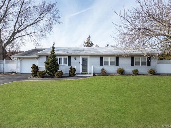 1 Park Court, Smithtown NY 11787