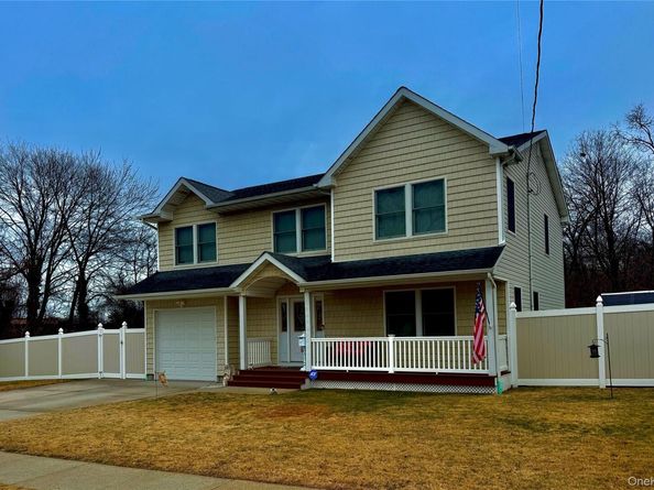 285 Daniel Street, Lindenhurst NY 11757