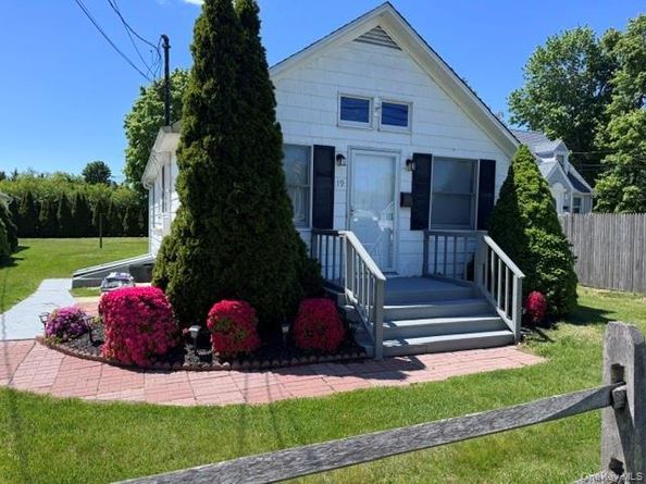 19 Carlson Lane, East Northport NY 11731