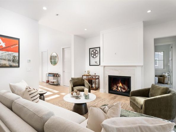 37 Peconic Bay, Southampton NY 11968