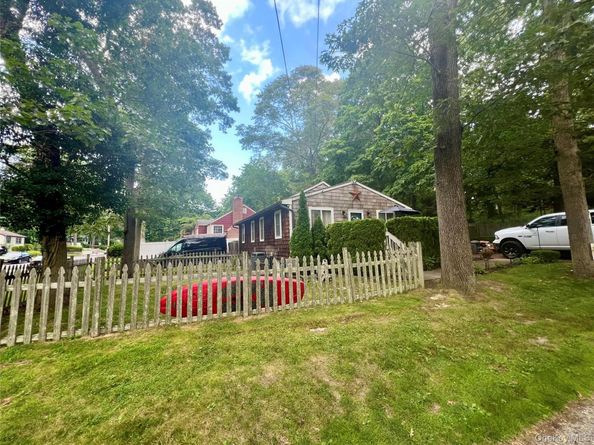 230 Lakeside Trail, Ridge NY 11961