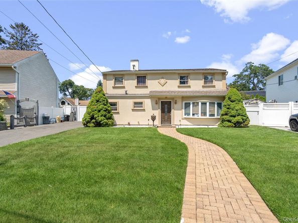 9 Rugby Road, Massapequa NY 11758