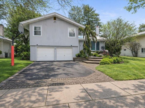 32 Middle Lane, Jericho NY 11753