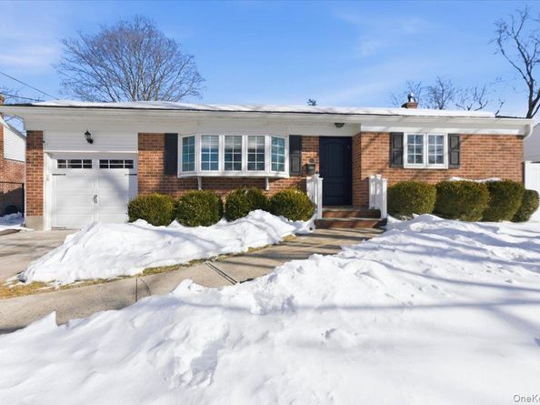 10 Darnley Place, Huntington Station NY 11746