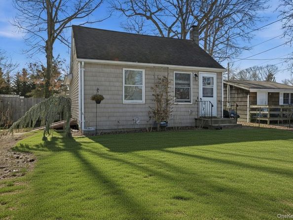 36 Woodlawn Avenue, Selden NY 11784