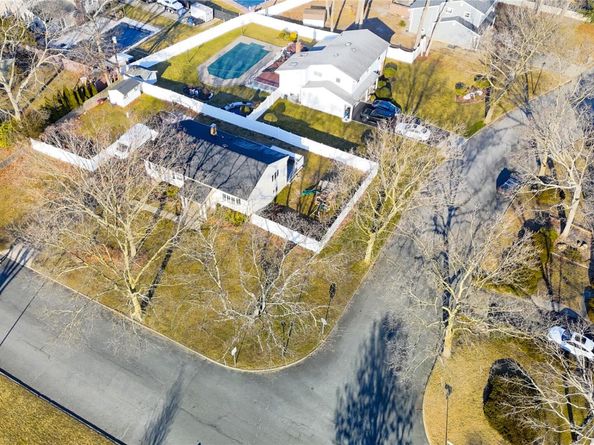 35 Essex Drive, Coram NY 11727