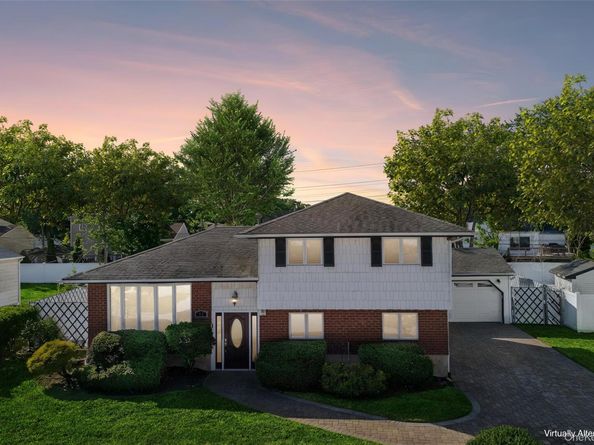 33 Fairlawn Lane, Centereach NY 11720