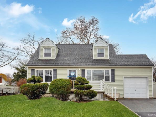 842 Brook Street, West Babylon NY 11704