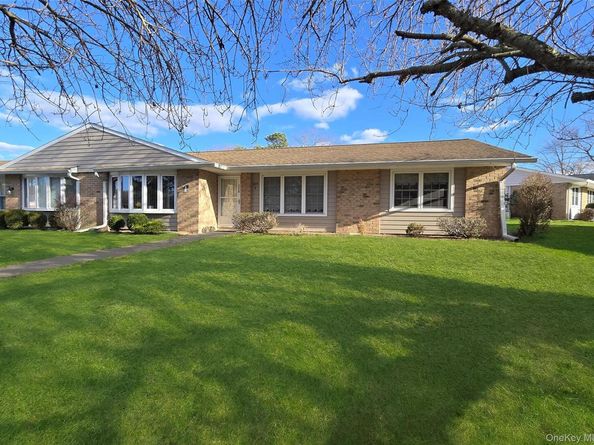 289 Cardiff Court B, Ridge NY 11961