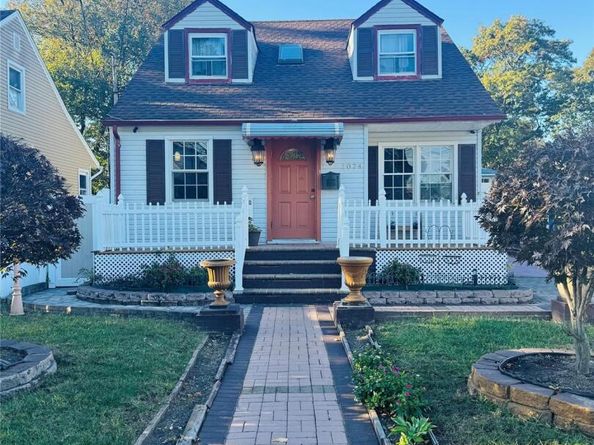 1074 Harrison Street, Uniondale NY 11553