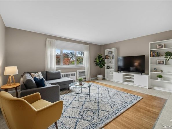 8935 155th Ave 3M, Howard Beach NY 11414