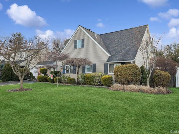 14 March Lane, Westbury NY 11590