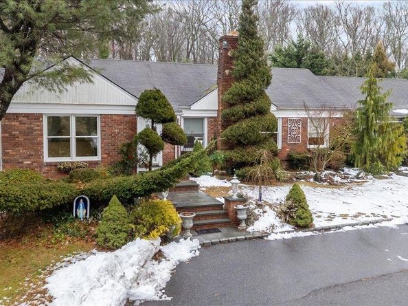 33 Fleets Cove Road, Huntington NY 11743