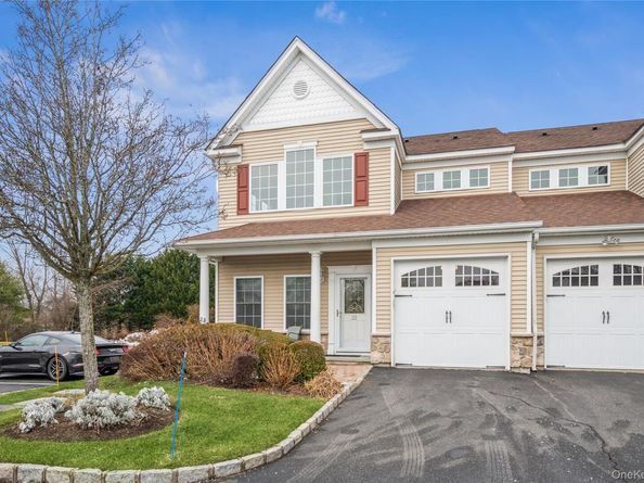 22 Meadow Court, Oakdale NY 11769