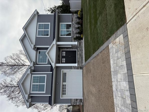 7 Greenway Circle, Syosset NY 11791