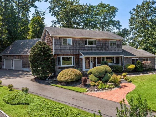6 Vingut Lane, Setauket NY 11733
