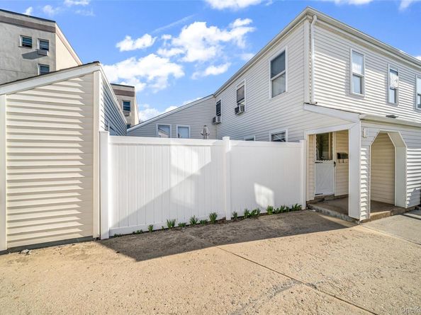 290 Lowndes Avenue C, Huntington Station NY 11746