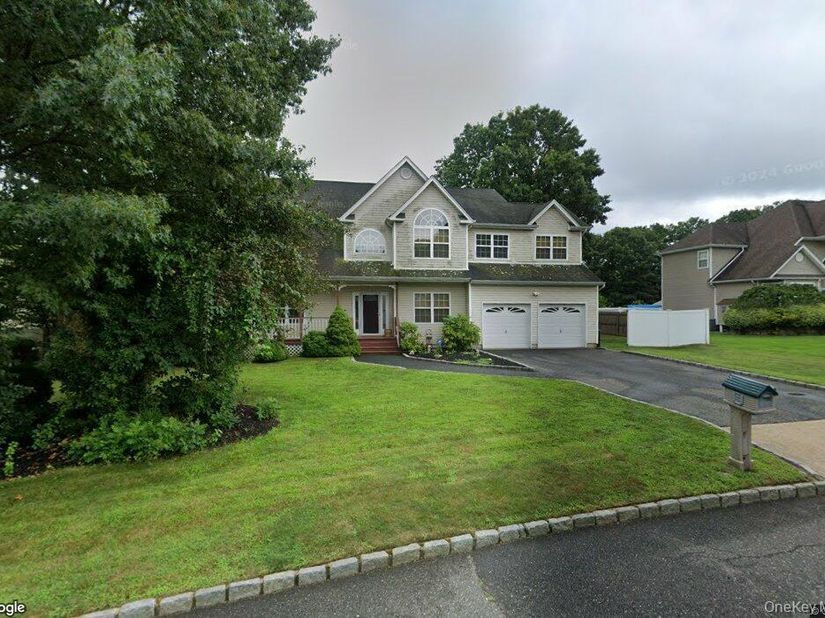 6 Debron Court, Centereach NY 11720