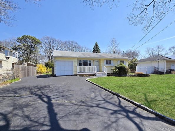 2069 Feuereisen Avenue, Ronkonkoma NY 11779