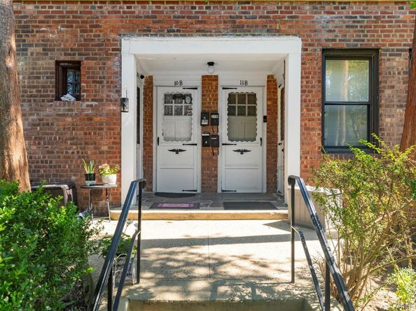 40-01 Little Neck Parkway 11B, Little Neck NY 11363