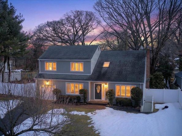 111 Aspen Road, Kings Park NY 11754
