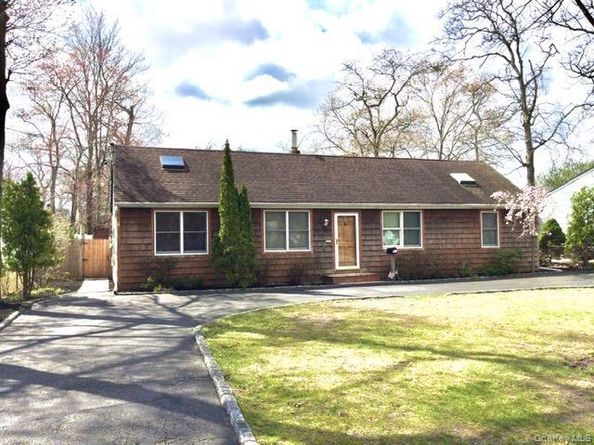 56 Gwendolyn Place, East Islip NY 11730