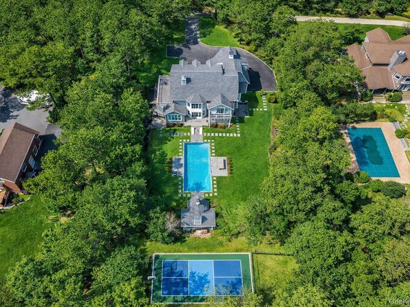 3 Sachem Lane, East Quogue NY 11942