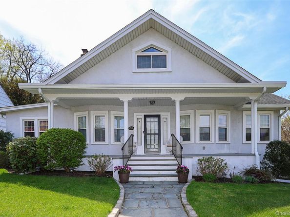 101A Glenwood Road, Glenwood Landing NY 11547