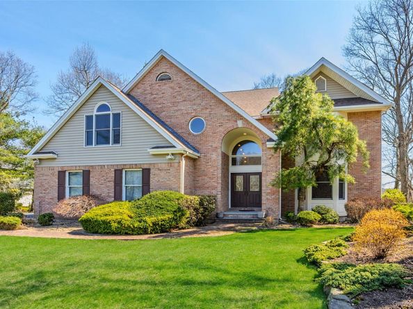 23 Mary Court, Melville NY 11747