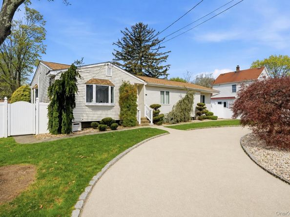 1580 Coates Avenue, Holbrook NY 11741