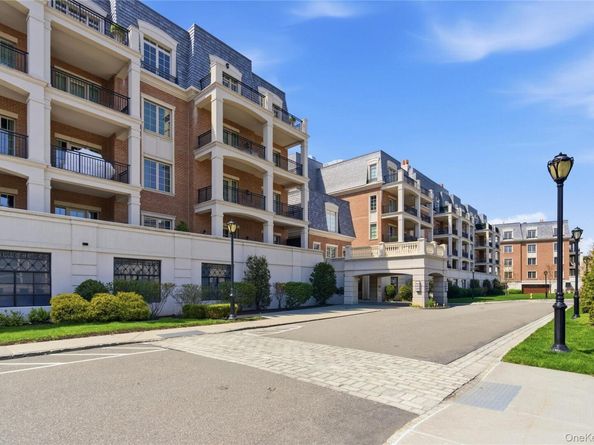 5000 Royal Court 5014, North Hills NY 11040